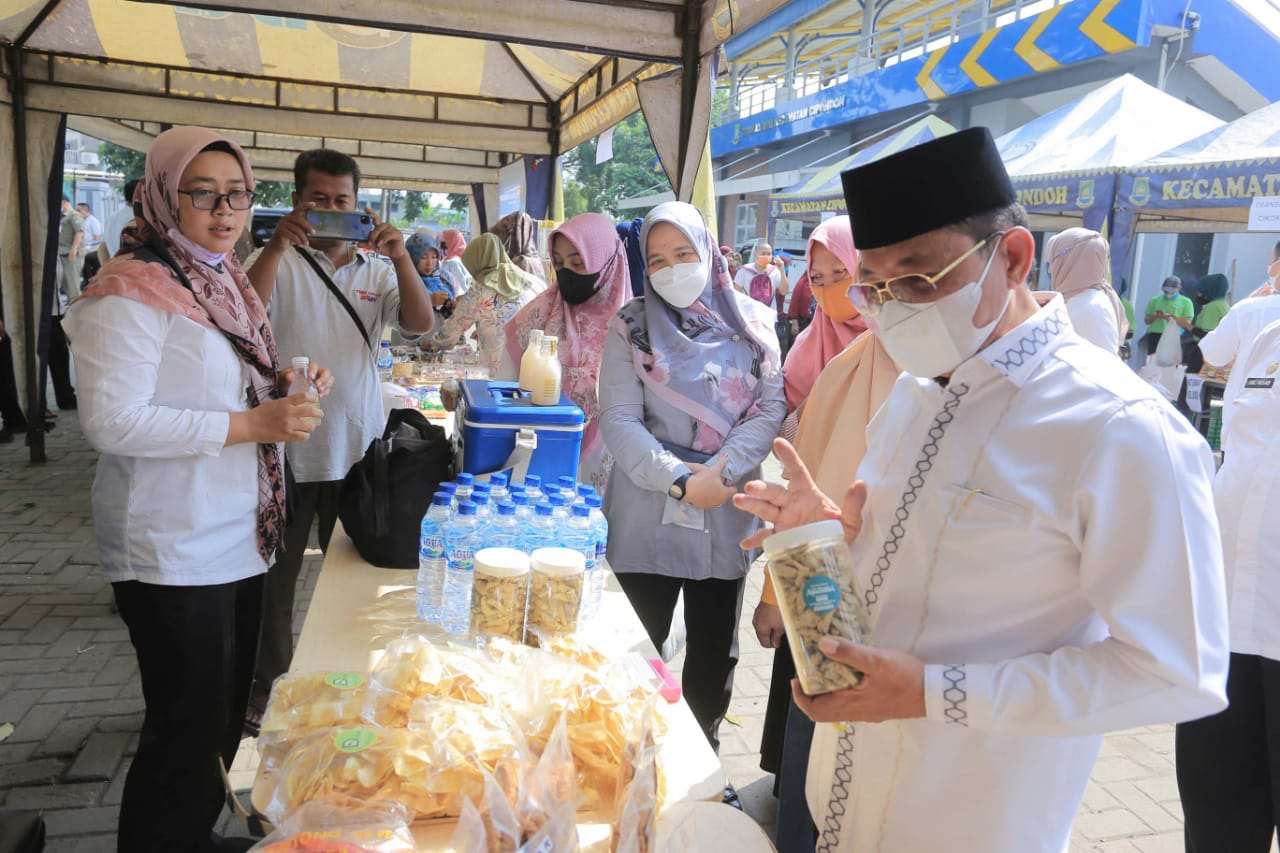 Giliran Warga Cipondoh Serbu Bazar Sembako Murah yang digelar Pemkot Tangerang