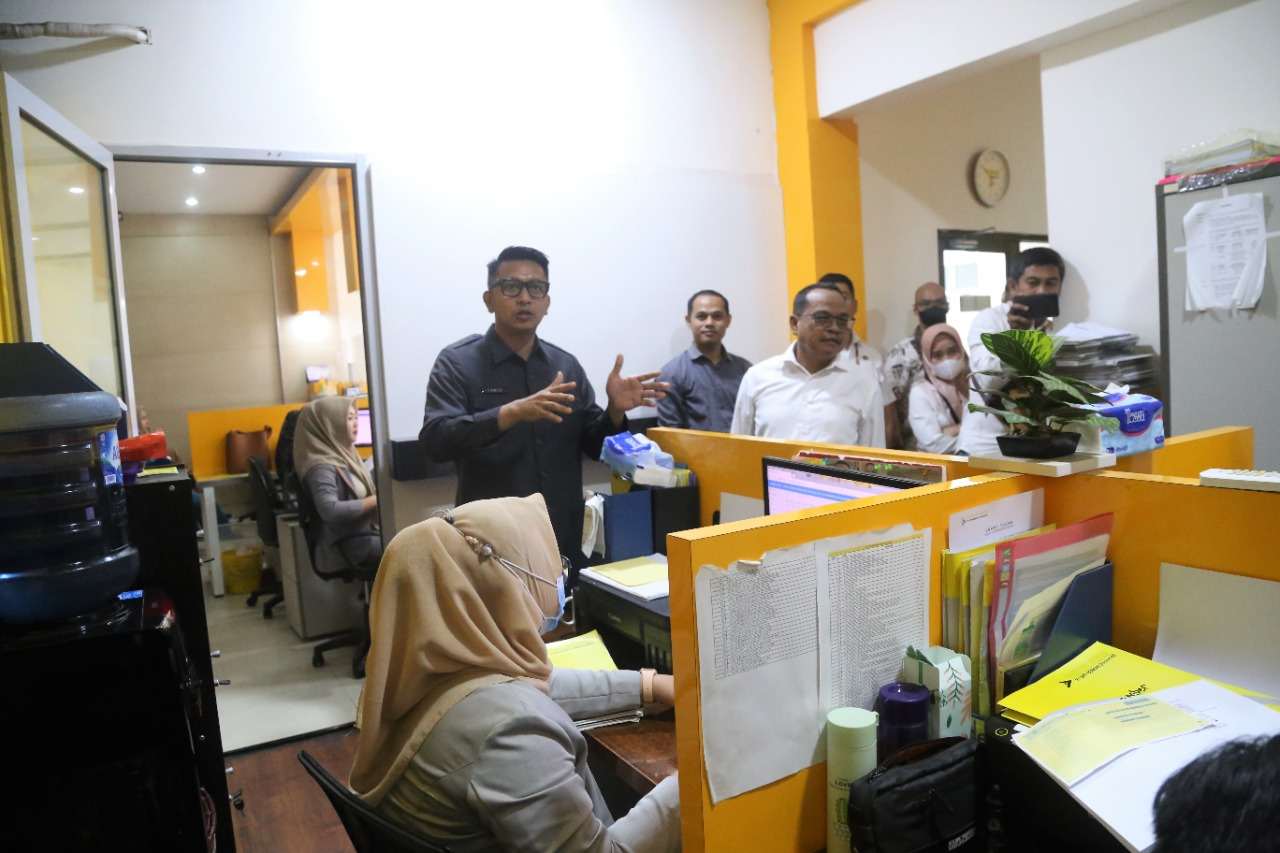 Pastikan Pelayanan Berjalan Optimal, Wabup Tanto Sidak BPR Berkah