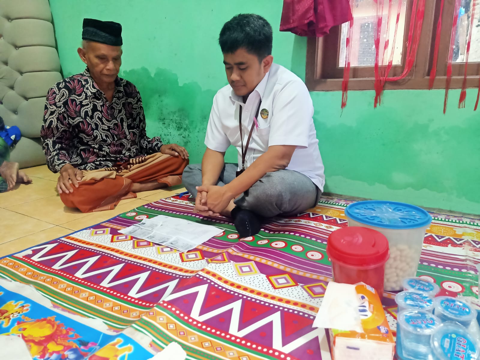 Penyerahan Santunan Korban Meninggal Dunia di Desa Sidamukti, Baros Serang