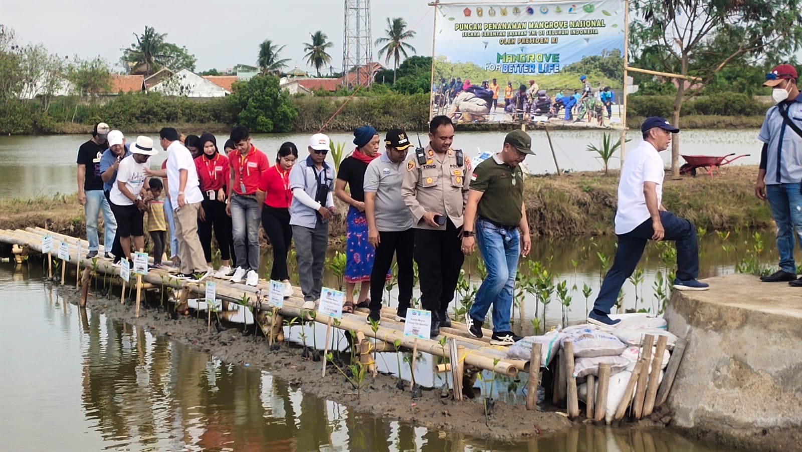 Acara Pesta Pesisir Mauk Sedot Ribuan Pengunjung, Zaki Ajak Warga Rawat Lingkungan