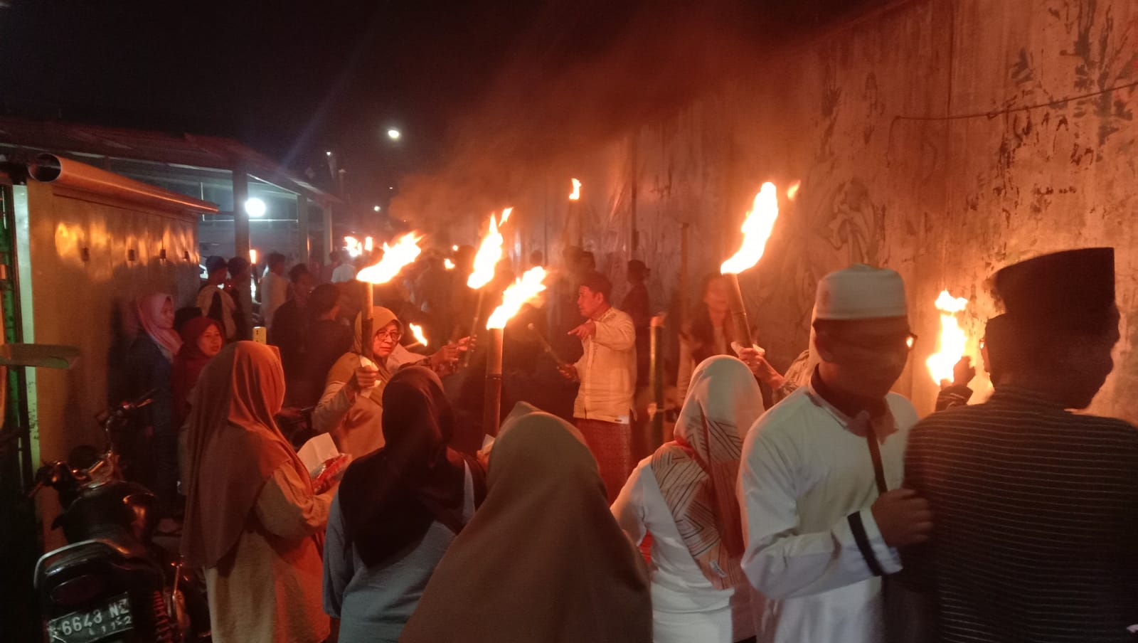 Sambut Tahun Baru Islam, Ratusan Warga Tanah Tinggi Gelar Pawai Obor