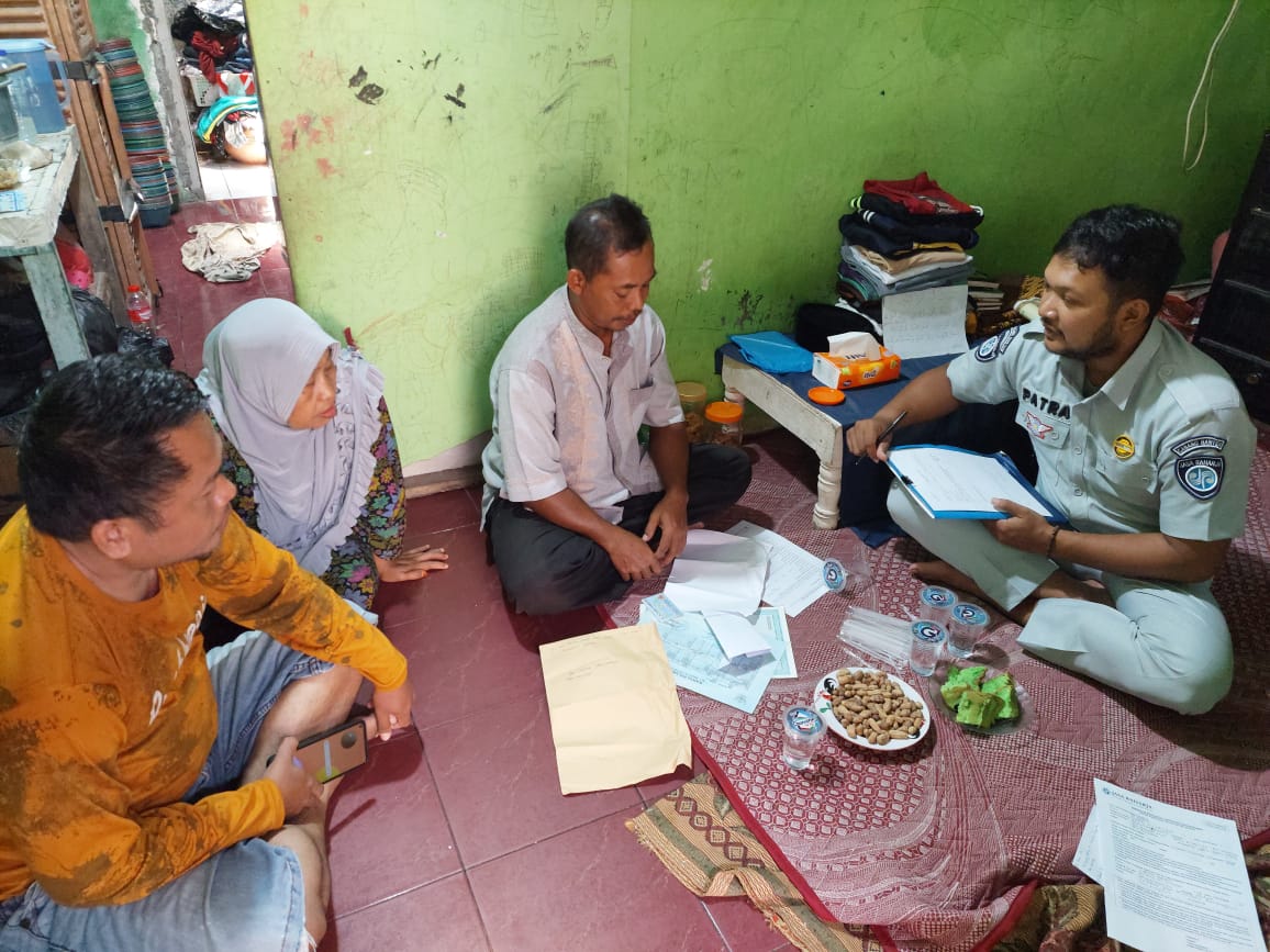 Jasa Raharja Banten Serahkan Santunan Kepada Ahliwaris Korban Kecelakaan yang Terjadi di Desa. Kibin Kabupaten Serang