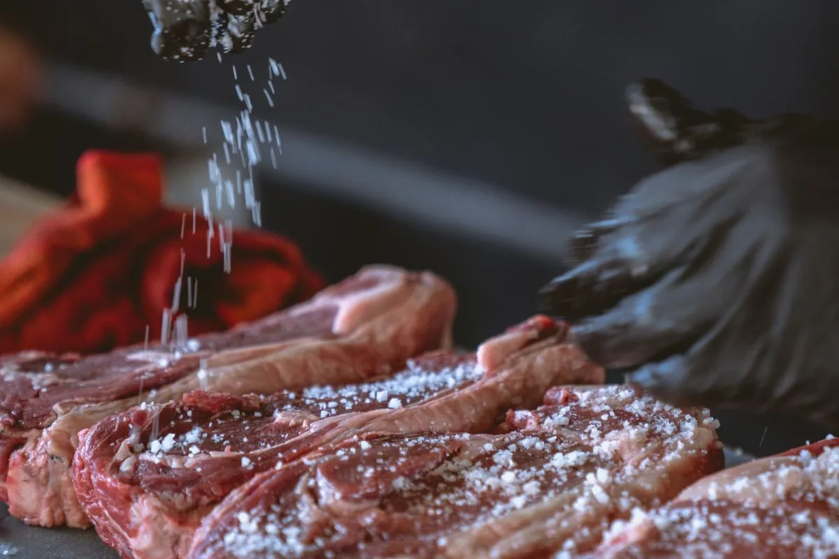 Bagi Yang Ingin Daging Sapi Empuk dan “Juicy”, Simak Cara Mengolahnya