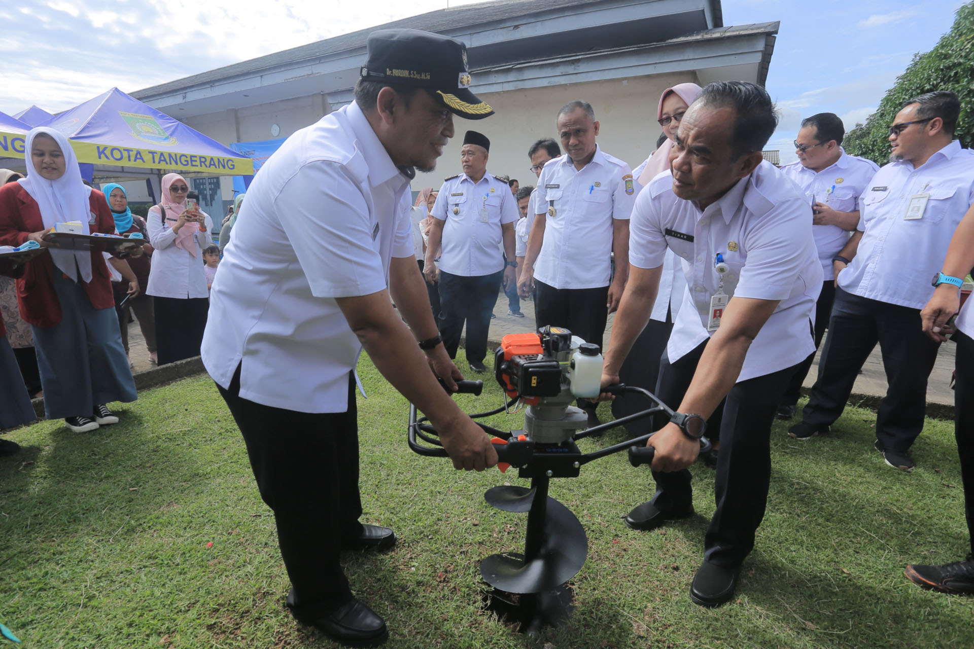 Pj Wali Kota Minta Masyarakat Sedekah Air dan Sampah Secara Masif