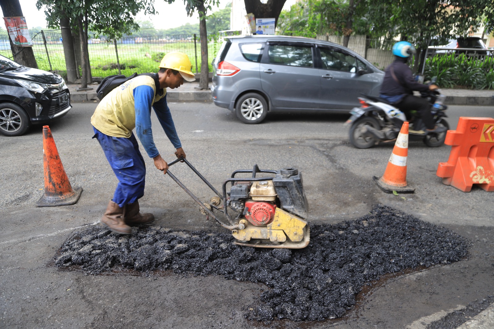 Program “Perjaka Gesit” Layani Perbaikan Jalan Rusak dan Normalisasi Drainase