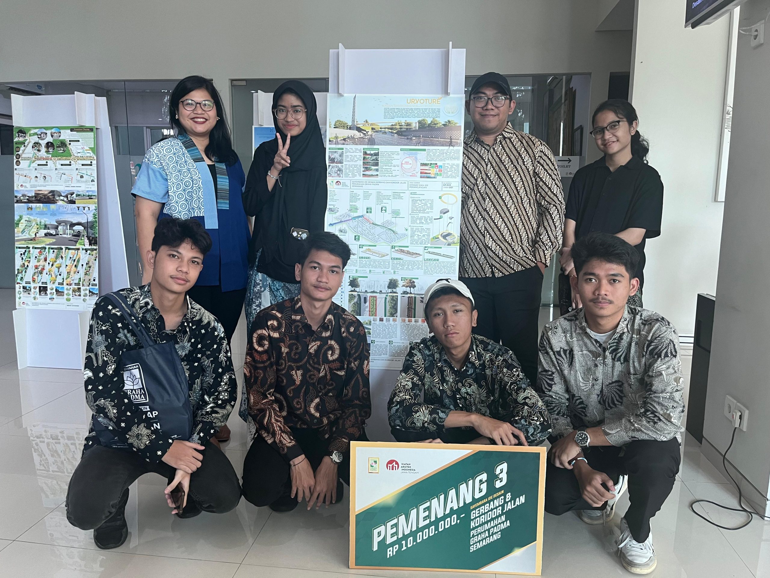 Tim Mahasiswa Arsitektur UPJ Juara Desain dan Gerbang Perumahan di Semarang