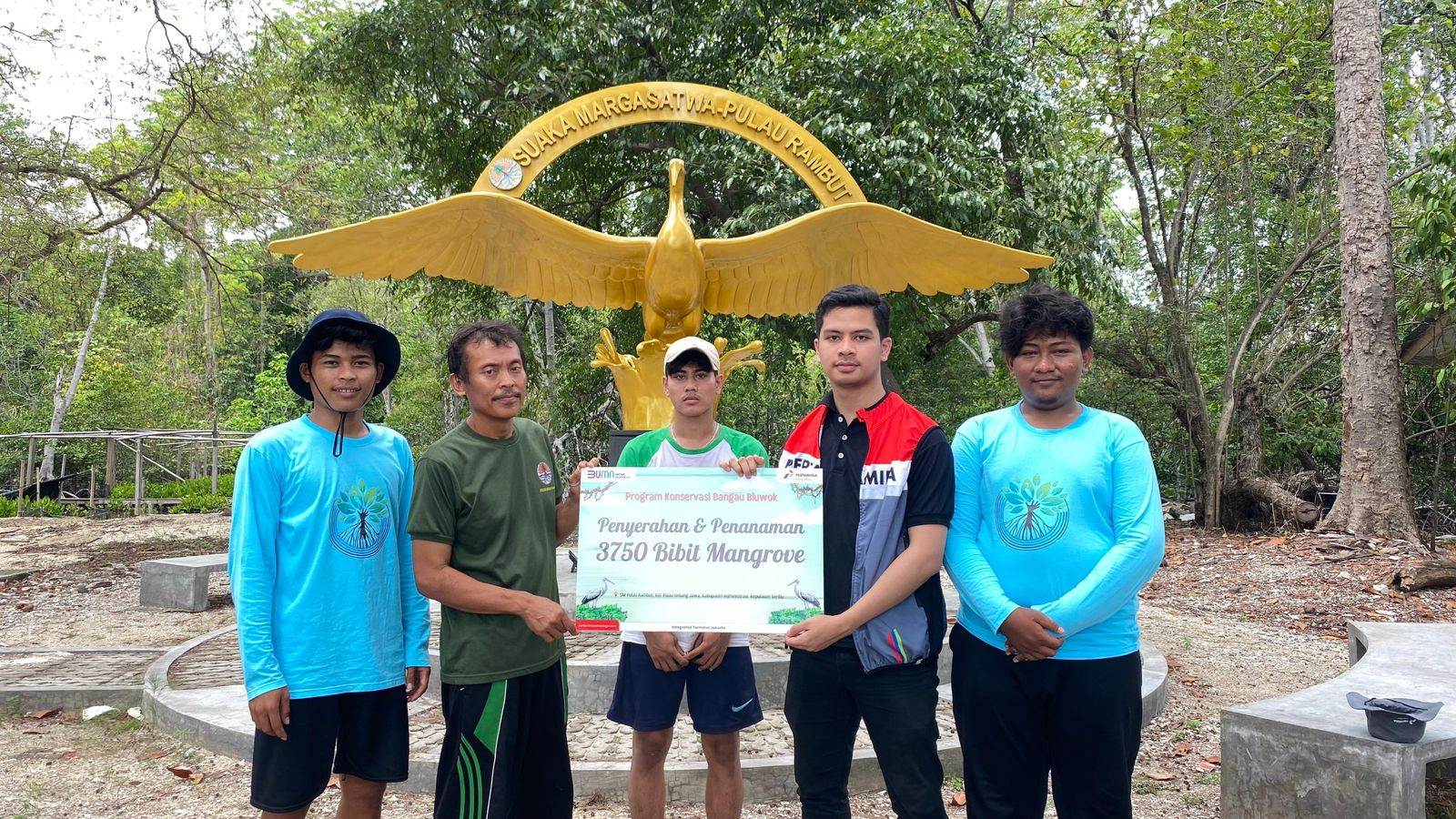 Lestarikan Bangau Bluwok, Pertamina Patra Niaga Regional JBB Tanam 3.750 Mangrove di Suaka Margasatwa Pulau Rambut