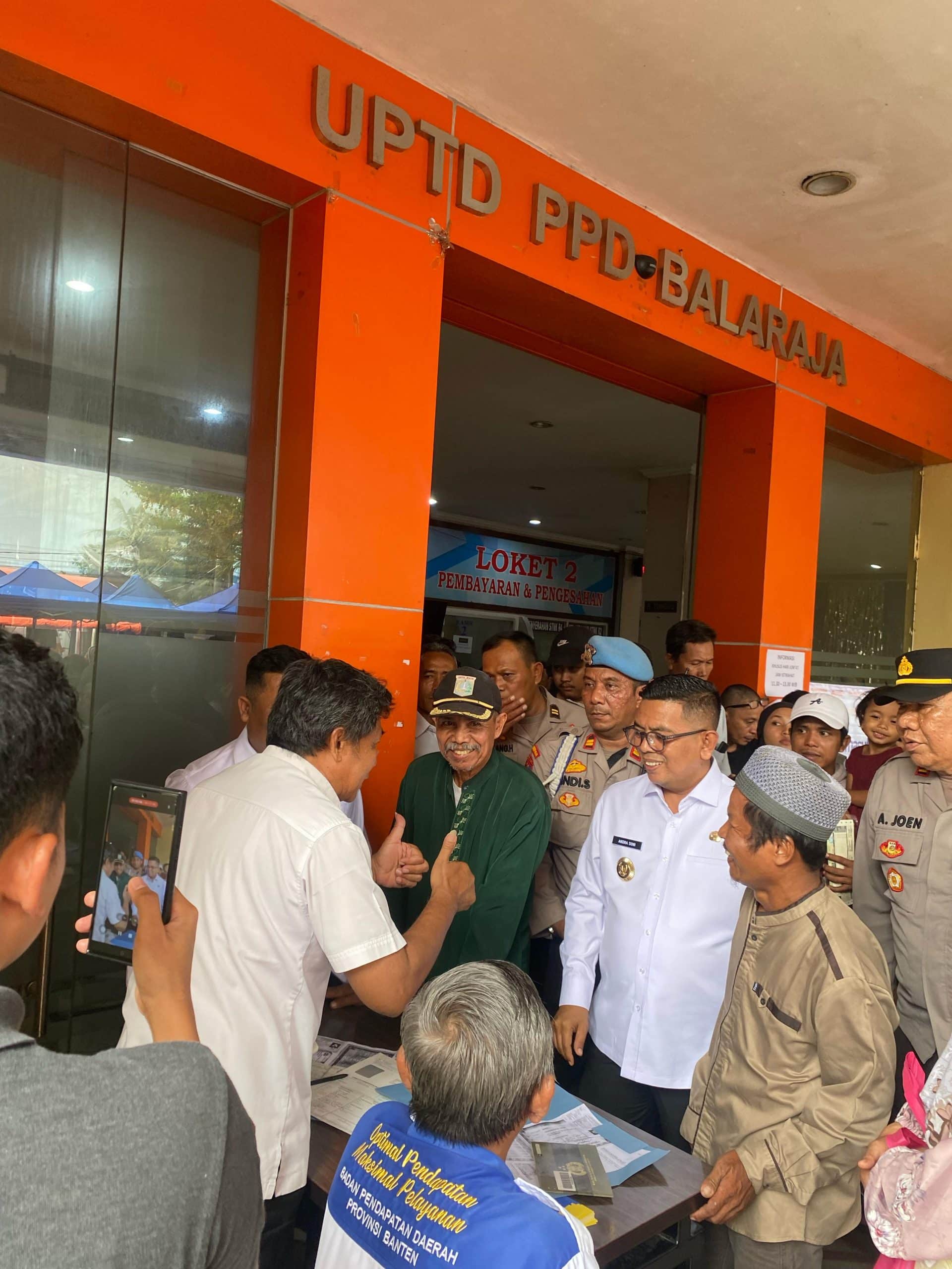 Sidak Samsat Balaraja, Gubernur Banten Andra Soni Tegaskan Tidak Ada Pungli di Pelayanan Masyarakat