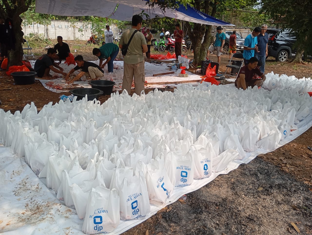 Semangat Berbagi Idul Adha, Kanwil DJP Banten Salurkan 1.293 Paket Daging Kurban
