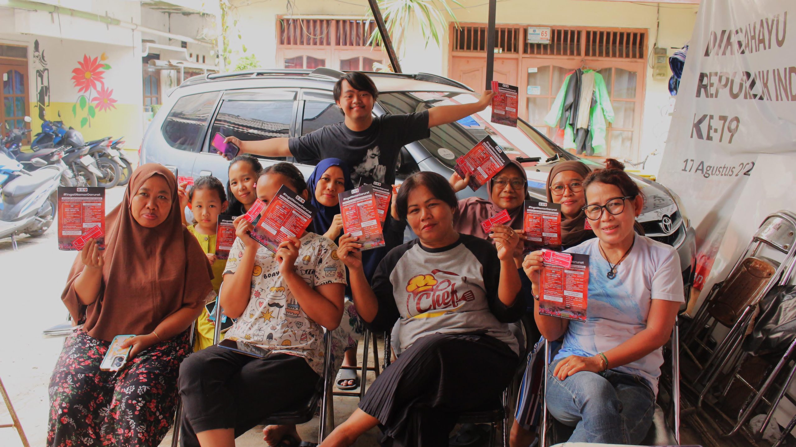 Mahasiswa Ilkom-UPJ Door to door Sosialisasi “IngatNomorDarurat”