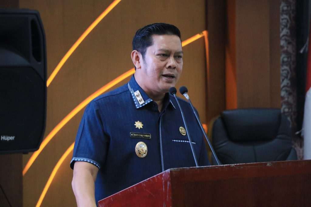 Wakil Wali Kota Tangerang, H. Maryono Hasan membaca jawaban wali kota atas pendangan umum fraksi-fraksi DPRD