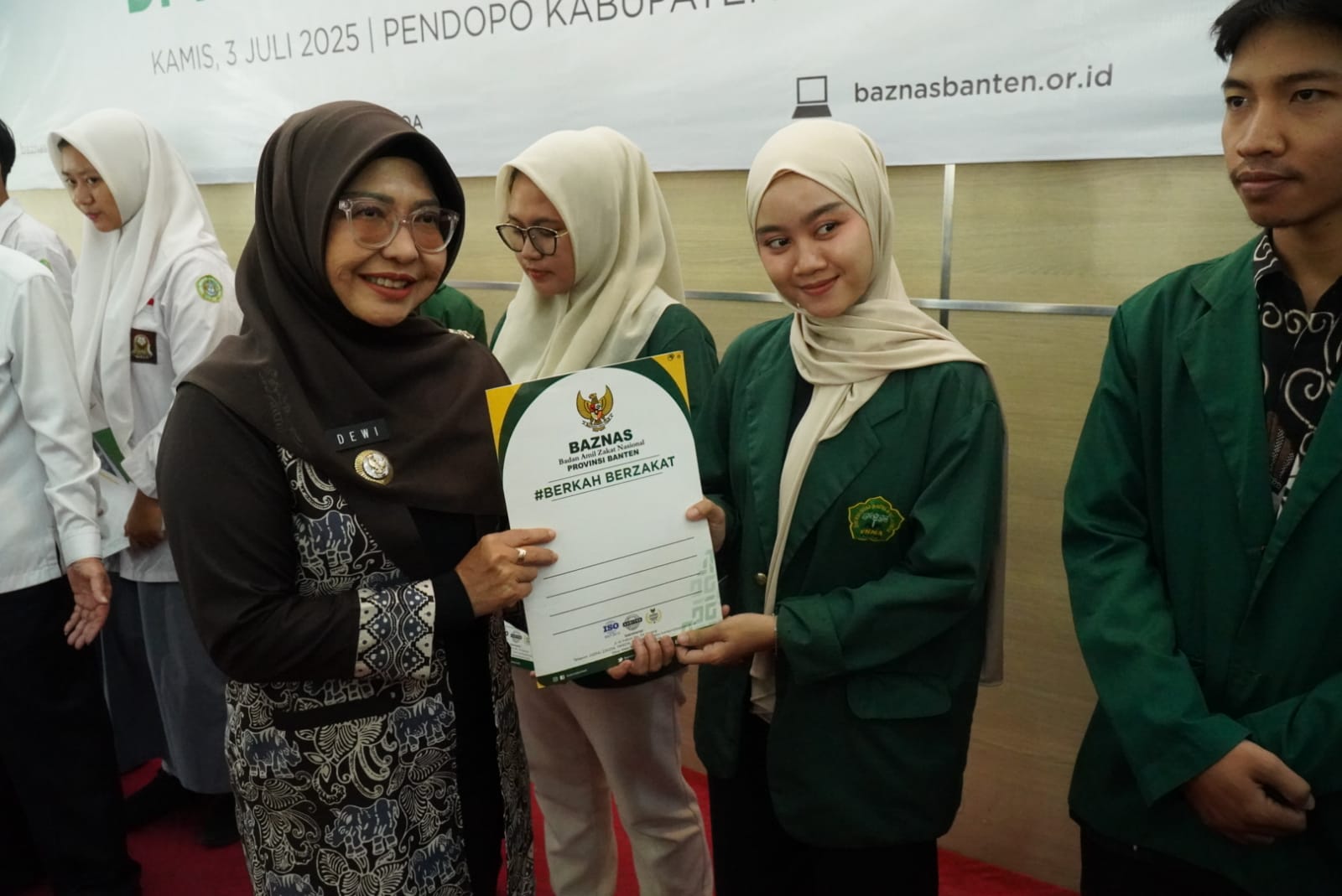 Baznas Salurkan Bantuan Rumah Layak Huni dan Pendidikan untuk Warga Pandeglang