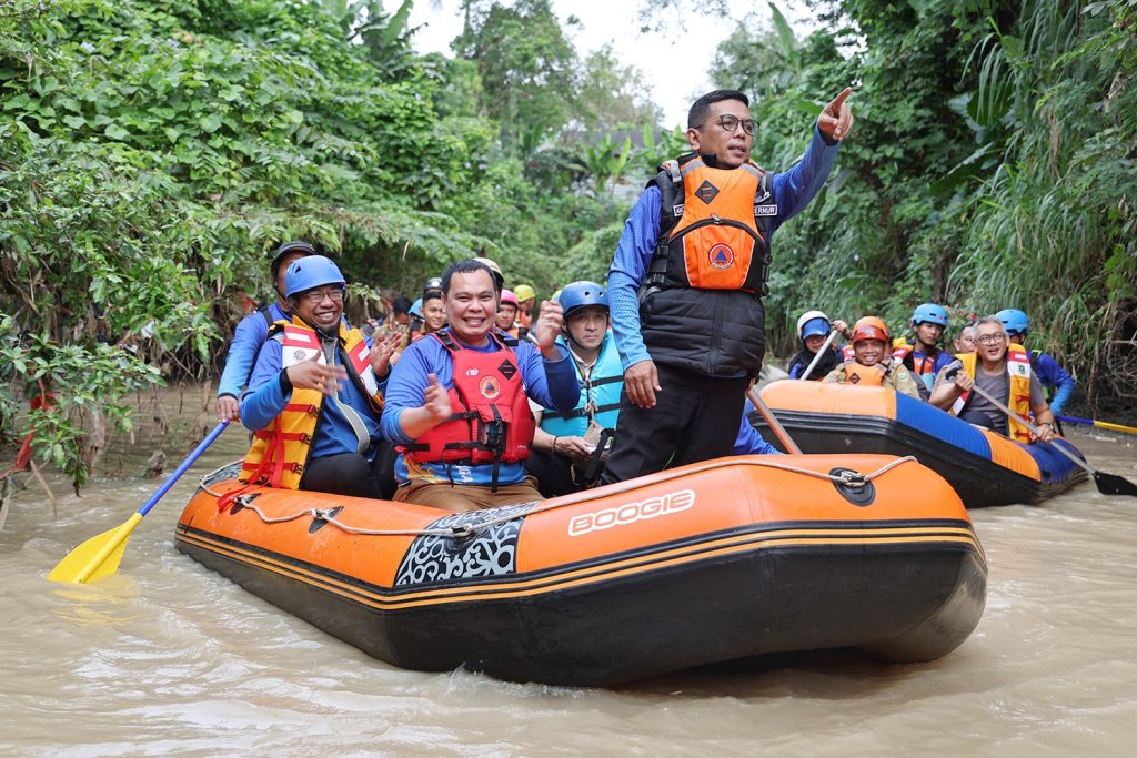 Gubernur Andra Soni susuri Sungai Cibanten bersama relawan dan warga