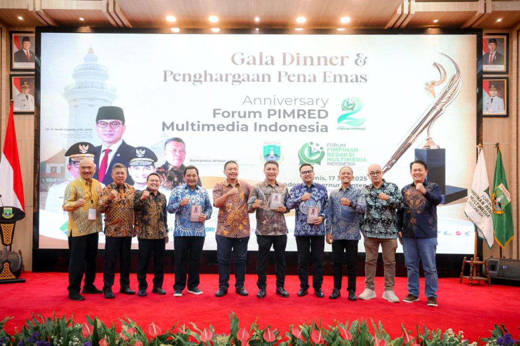 Gubernur Banten terima penghargaan Pena Emas 2025