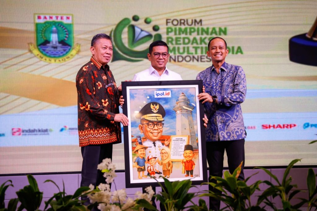 Gubernur Banten terima Pimred Award 2025 dari FPRMI