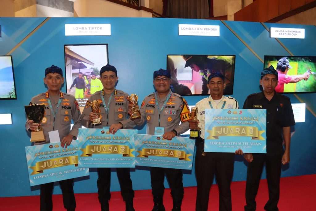 Kabid Humas Polda Banten terima penghargaan
