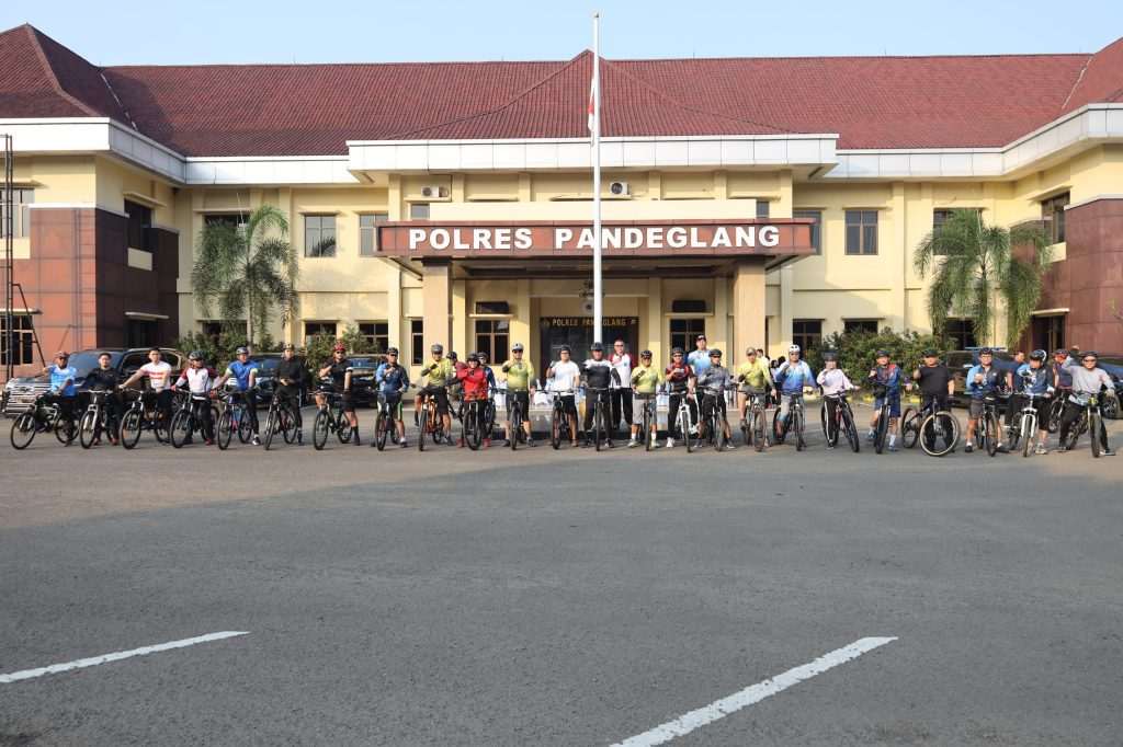 Kapolda Banten Fun Bike dan bakti sosial di Mandalasari
