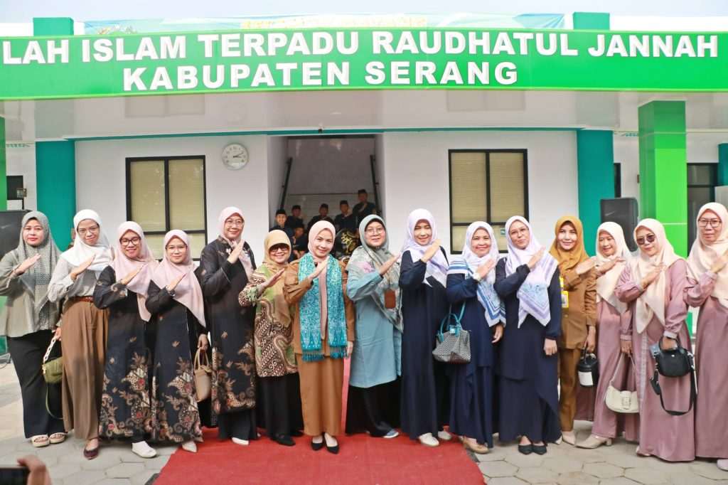 Bupati Serang Ratu Zakiyah resmikan gedung SDIT dan SMPIT Raudhatul Jannah