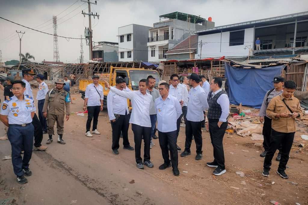 Gubernur Banten Andra Soni meninjau penataan Pasar Induk Rau Serang