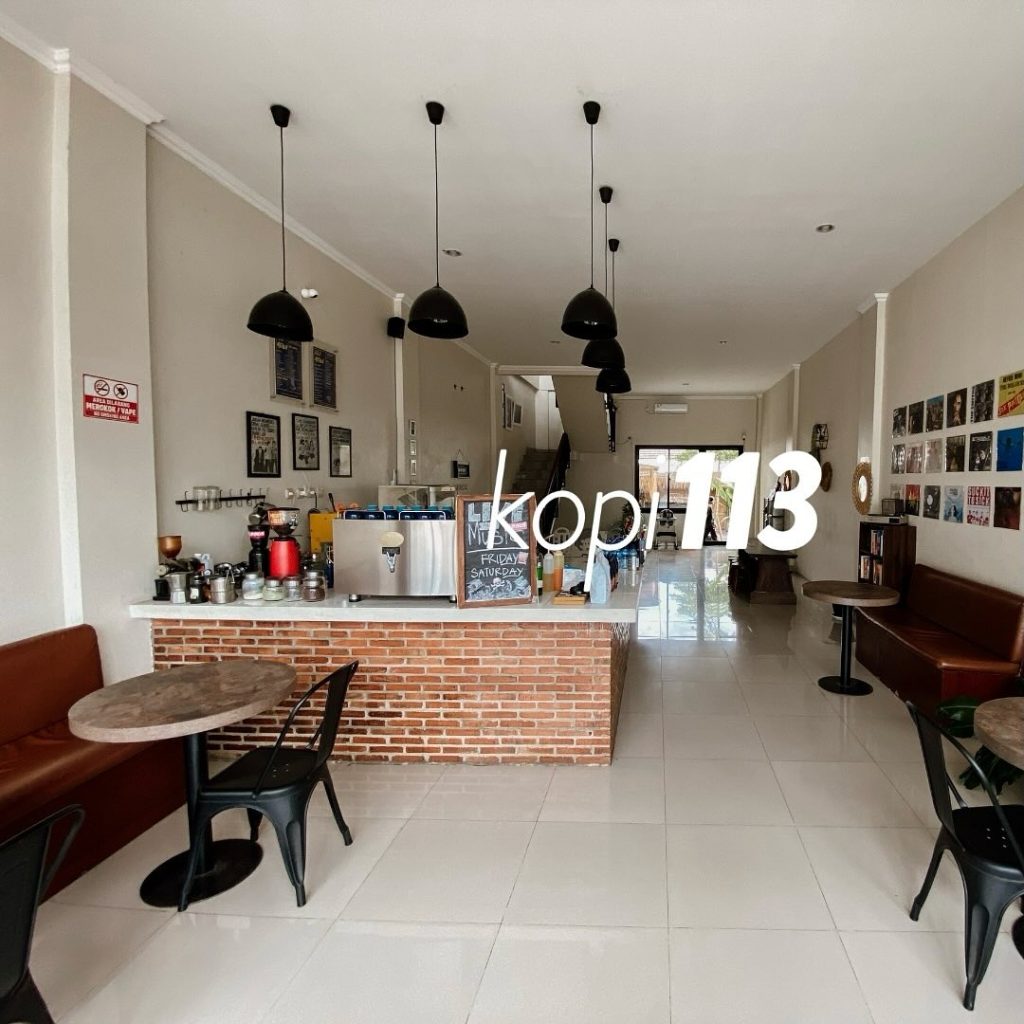 suasana kafe ngopi pagi di Kota Serang 5