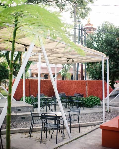 suasana kafe ngopi pagi di Kota Serang 1