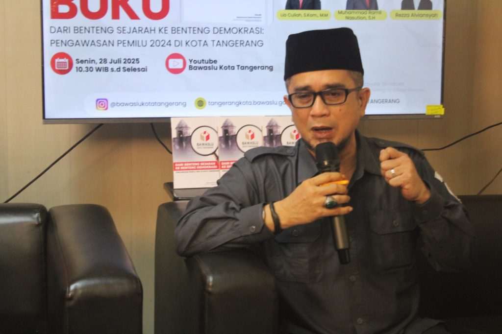 Komisioner Bawaslu Kota Tangerang selaku penulis buku Muhammad Ramli Nasution