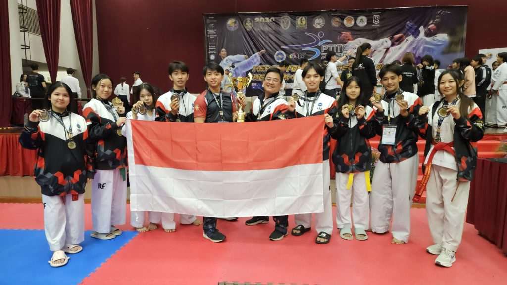 Atlet taekwondo asal Kota Tangerang, Eugenia Viorent Dwi Lianto, berhasil menyabet medali emas dalam ajang Perak Tourism International Taekwondo Championship yang digelar di Malaysia pada 24–27 Juli 2025