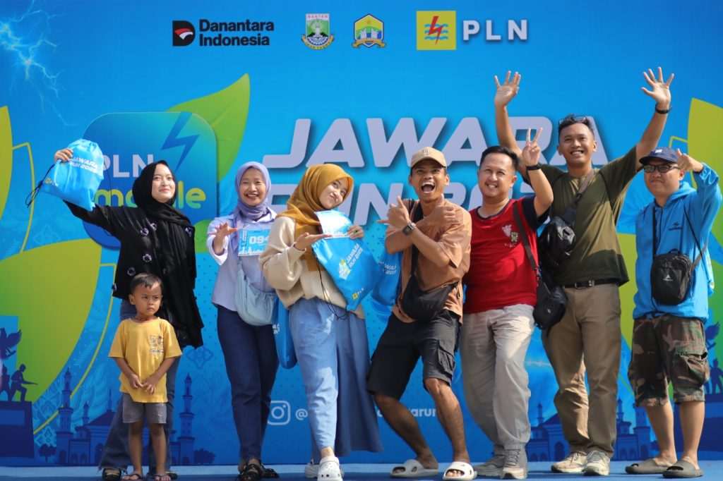 Antusiasme tinggi masyarakat Banten saat pengambilan racepack PLN Mobile Jawara Run 2025, Sabtu (2/8) di Alun-alun Pancaniti KP3B Serang
