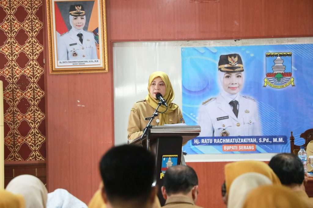 Pj Sekda Kabupaten Serang Ida Nuraida  Beri Pengarahan Pada Sosialisasi SKM dan Perbup No 33 Tahun 2025