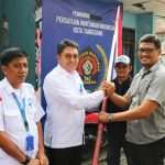 Bagi-bagi Bendera, Direksi dan Pegawai Perumda Tirta Benteng Roadshow ke Organisasi Jurnalis