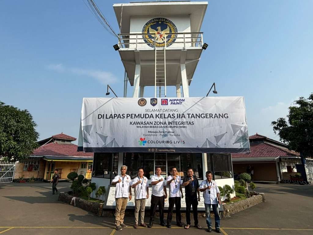 Caption: Sinergitas dua arah tertuang lewat foto bersama antara Gema Sadhana Banten dan Pihak Lapas Pemuda Kelas IIA Tangerang. [Istimewa]