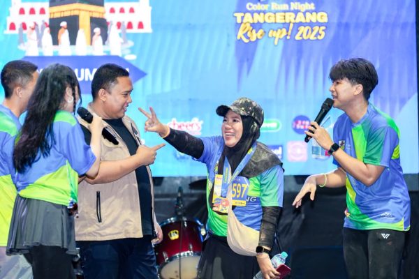 Rano Alfath Berikan Hadiah Umroh dan Sepeda Motor di Color Run Night 2025 KNPI Kota Tangerang