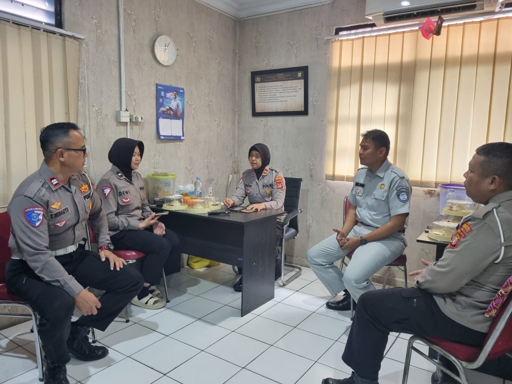 Mulya Agung Minang Putra selaku Petugas Jasa Raharja Cabang Tangerang pada Rapat Koordinasi di Ruang Rapat Polres Tangerang Kota