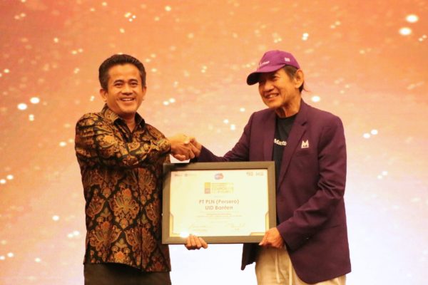 GM PLN UID Banten Muhammad Joharifin Dapat Penghargaan “Enterpreneurial Marketing for Corporate Impact”