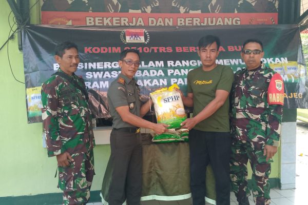 Ratusan Warga Serbu Beras Murah di GPM Koramil 12/Rajeg Tangerang