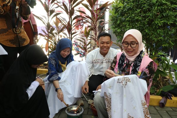 PLN UID Banten Dukung Pengembangan Kawasan Batik Inklusif Rinara Di Cilegon