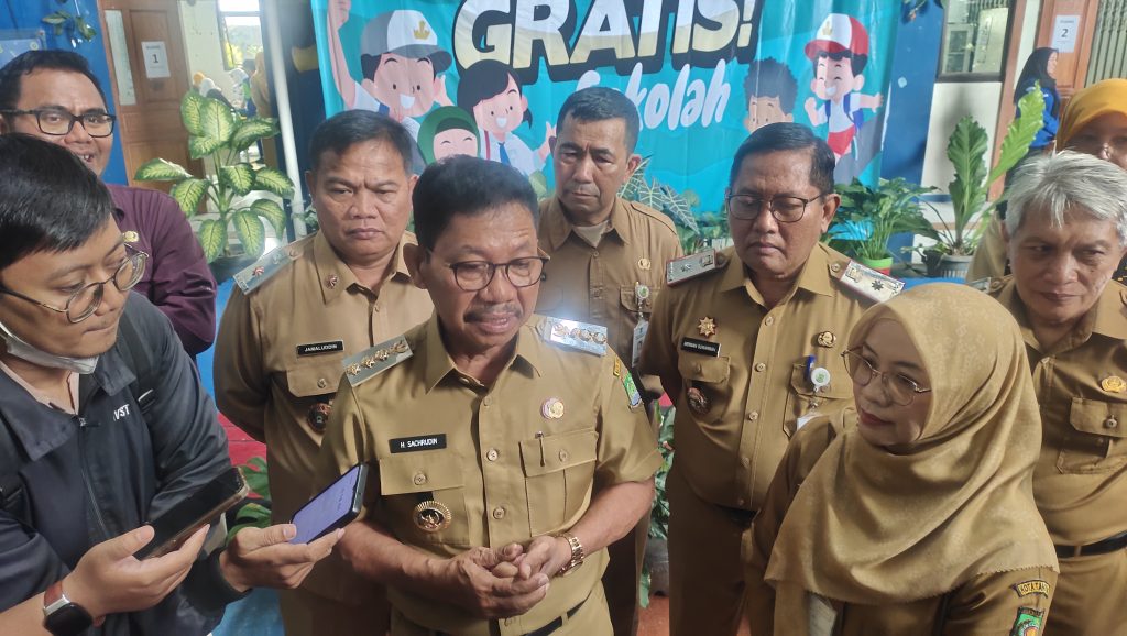 Wali Kota Tangerang, Sachrudin secara resmi melakukan Kick Off Cek Kesehatan Gratis Sekolah (CKG) kepada 860 murid SMPN 28 Ta