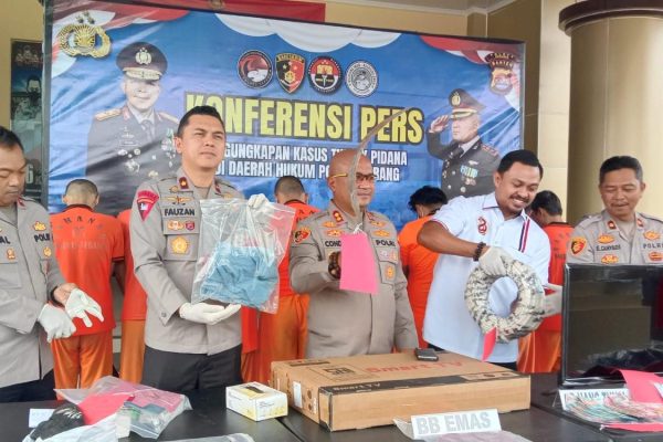 Polisi Ringkus 8 Pelaku Kejahatan Jalanan di Serang, Sita Emas dan Uang Rp11,5 Juta
