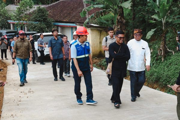 Jalan Cikatomas-Tegalumbu Mulus Lagi Berkat Program Bang Andra