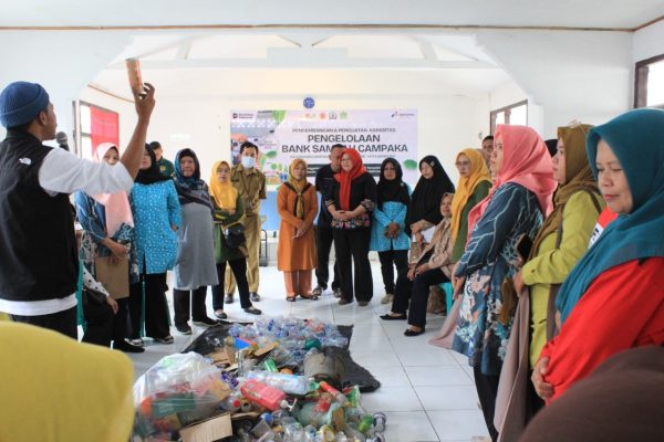 Pertamina Patra Niaga Regional JBB dan Bank Sampah Campaka Ajak Warga Kelola Sampah Anorganik