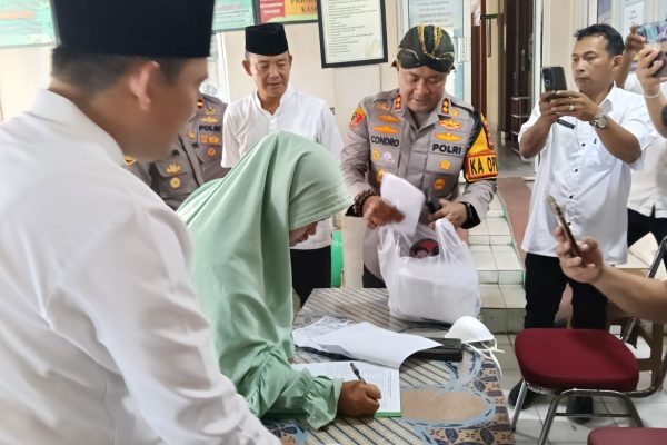 Kapolres Serang Ngariung Bersama Warga Barengkok, Tinjau Pemeriksaan Kesehatan Korban Radiasi Cesium-137