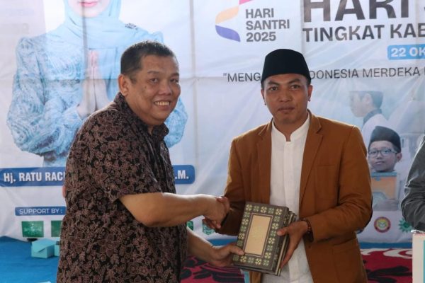 Hari Santri Nasional 2025, PT IKUT Serang Tebar 1.000 Mushaf Al-Quran ke Pesantren