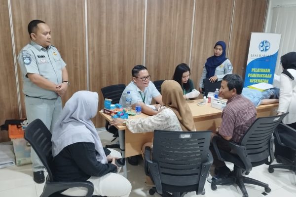 Komitmen Tekan Angka Laka Lantas, Jasa Raharja Adakan Pengobatan Gratis Di PT Gading Semesta Utama