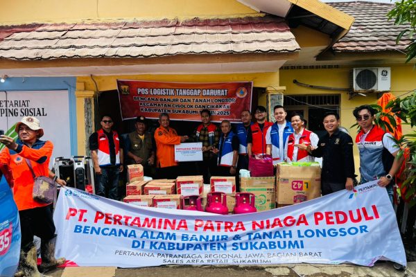 Pertamina Patra Niaga Regional JBB Bersama Hiswana Migas Salurkan Bantuan Untuk Korban Banjir Dan Tanah Longsor Di Sukabumi