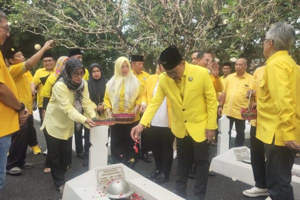 DPD Golkar Kota Tangerang Gelar Tabur Bunga dan Sebar 3.000 Paket Sembako di HUT Golkar ke-30