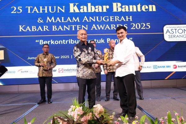Dimyati Natakusumah Dinobatkan sebagai Pemimpin Inspiratif dan Peduli Sosial Di Anugerah Kabar Banten Award 2025