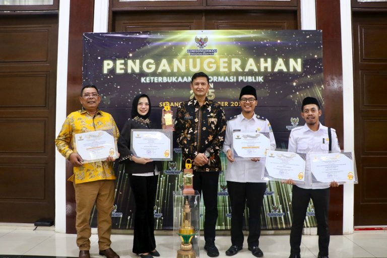 Perumda Tirta Al-Bantani Raih Anugerah Badan Publik Informatif KIP 2025
