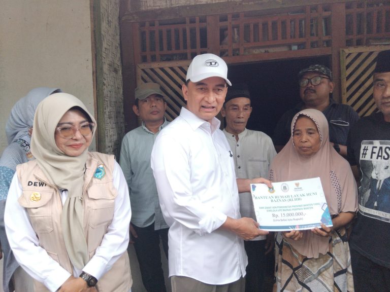 Bupati Dewi Dampingi Wagub Banten Monitoring Bantuan RLHB di Kecamatan Cikeudal