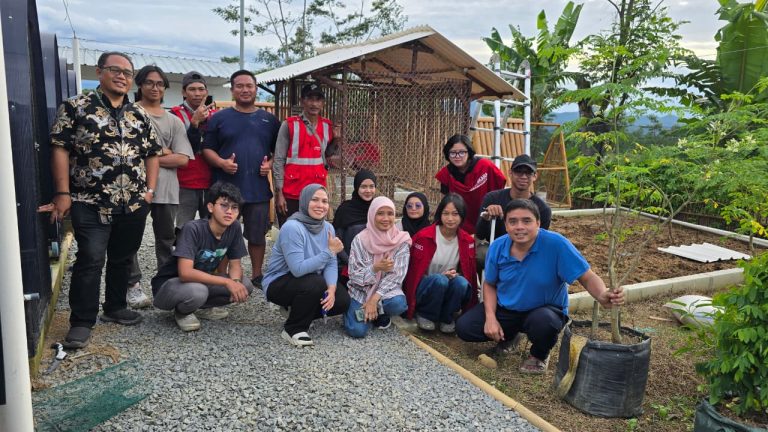 UPJ Perkuat Peran Pengabdian Masyarakat Lewat Program Bangunan Hijau dan Mandiri Pangan di Dua Wilayah