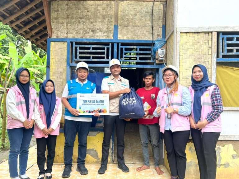 Menutup Tahun 2025 dengan Terang, PLN Group Bersama Kepala Dinas ESDM Nyalakan Mimpi Masyarakat Banten